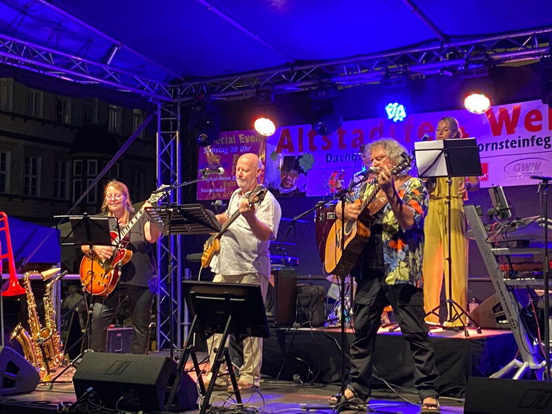 Band auf der Bühne