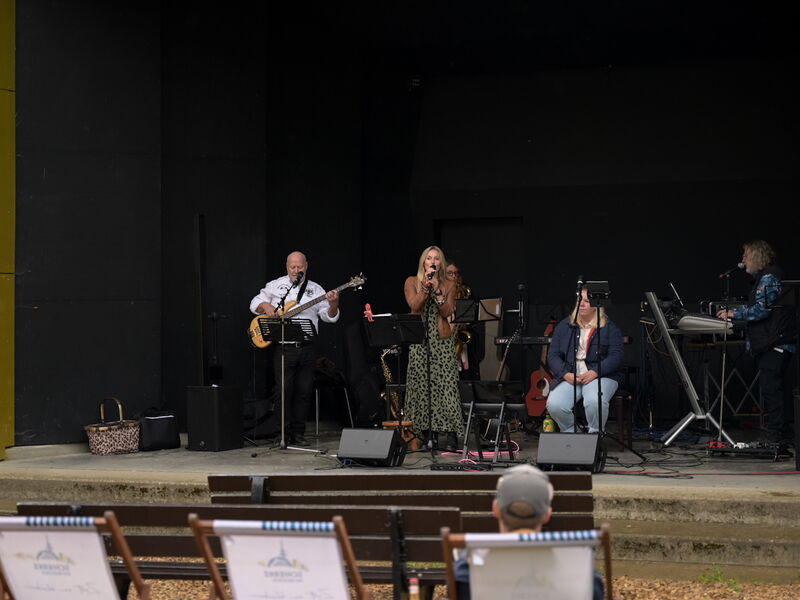 Band auf der Bühne